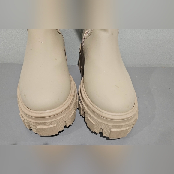 ASOS DESIGN Wide Fit Carla chunky flatknee boots in cappuccino. Size US 6 - Picture 6 of 15